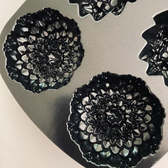 NORDIC WARE Floral Mini Cakes 6 Cup Molds NWT - Picture 7 of 10